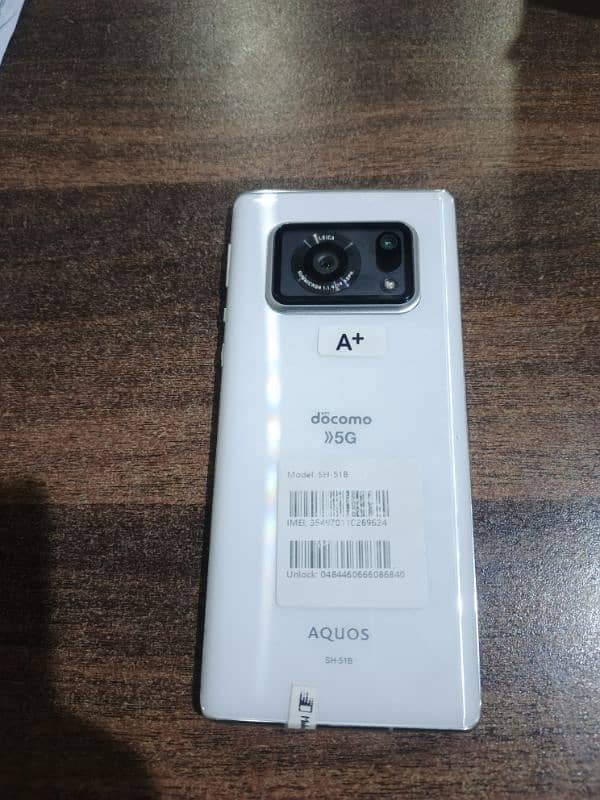 Sharp Aquos R6 1