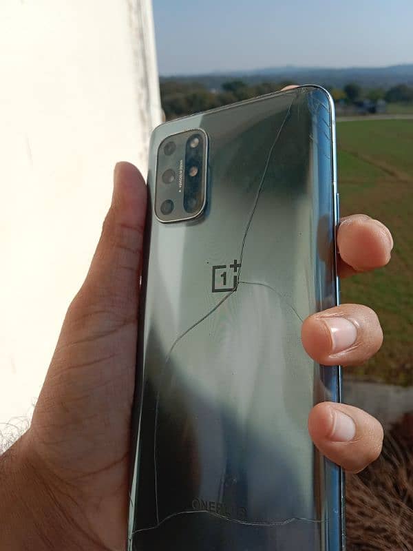 One plus 8t approved  back break. front cam ka sath dot ha 1