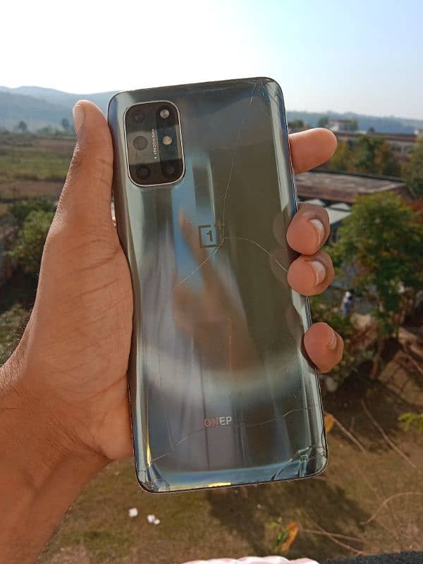 One plus 8t approved  back break. front cam ka sath dot ha 6