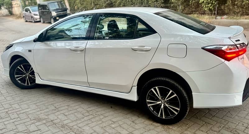 Toyota Corolla Altis 2018 4