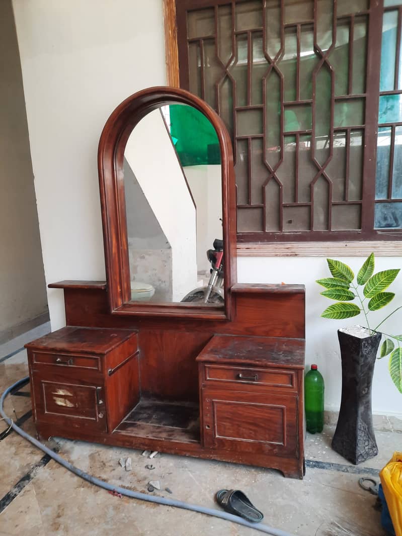 Dress table for sale 0304.7141558 0