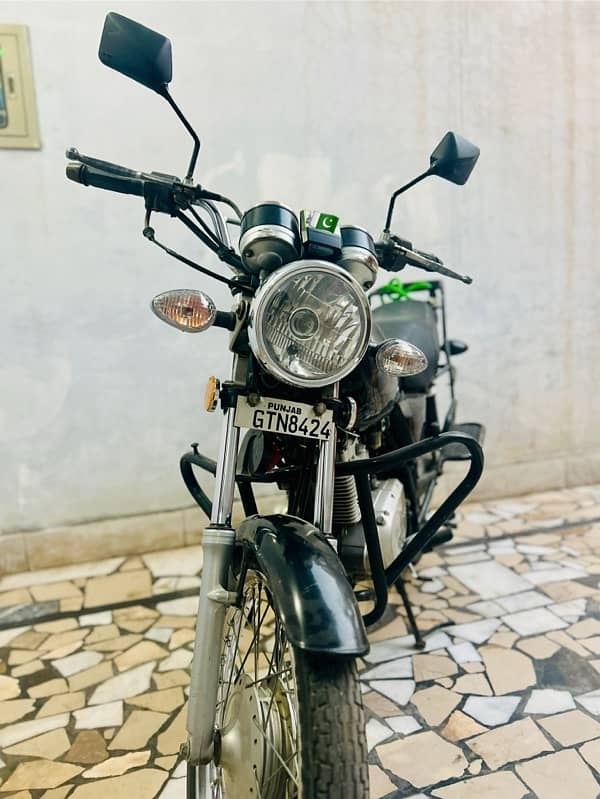 Suzuki GS 150 Black 0