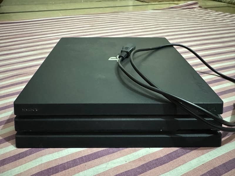 ps4 pro 1TB 0