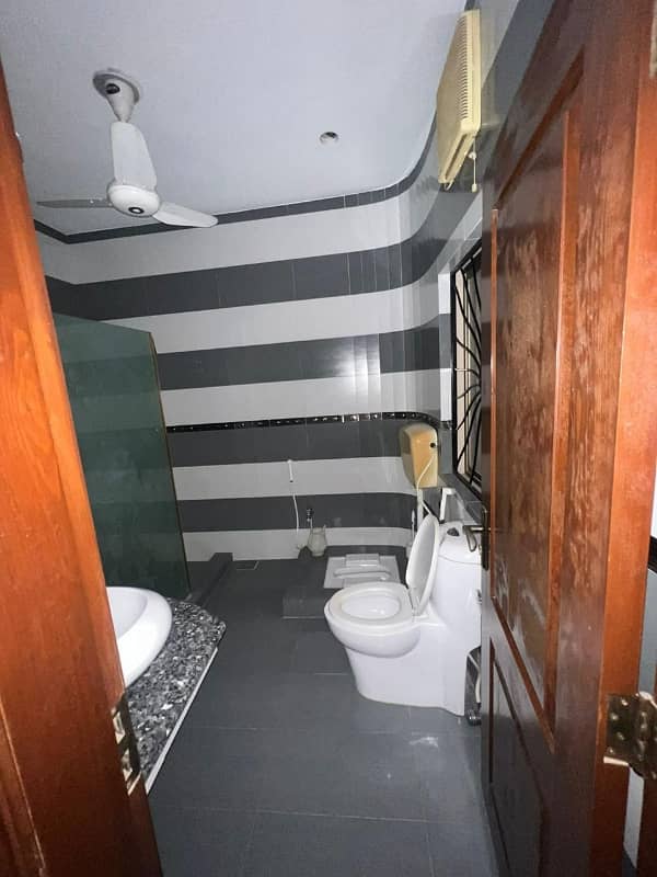 2ND FLOOR 1 KANAL UPPER PORTION FOR RENT 9