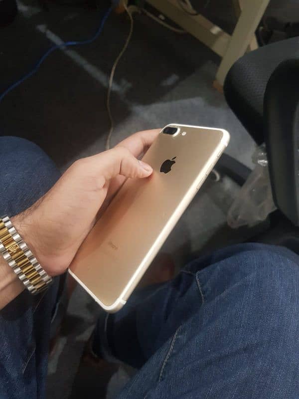 iPhone 7 plus one hand use urgent sale 4