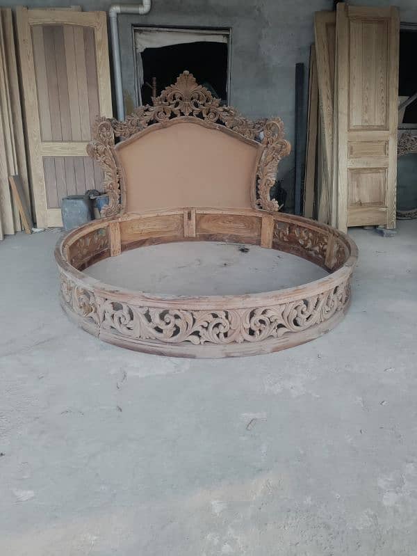 Sheesham wood round carved bed 0