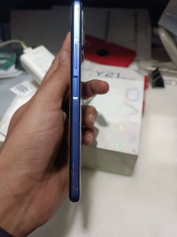 Vivo y21a 4+1/64 10/10 condition. ,,, 3