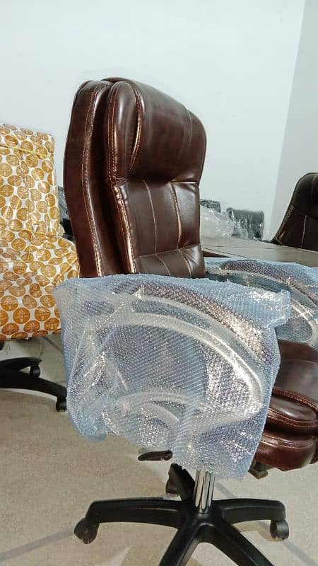 Executive office chair available at wholesale 3