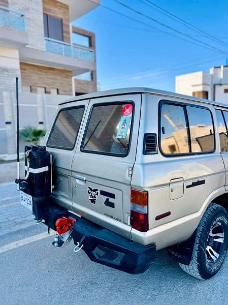 Toyota Land Cruiser 1989 3