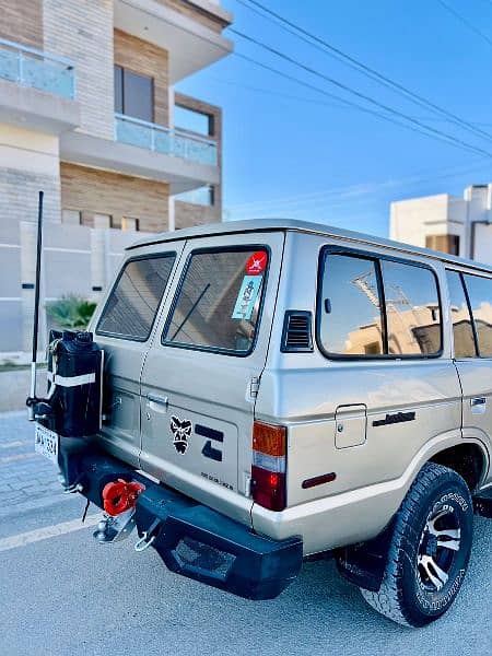 Toyota Land Cruiser 1989 4