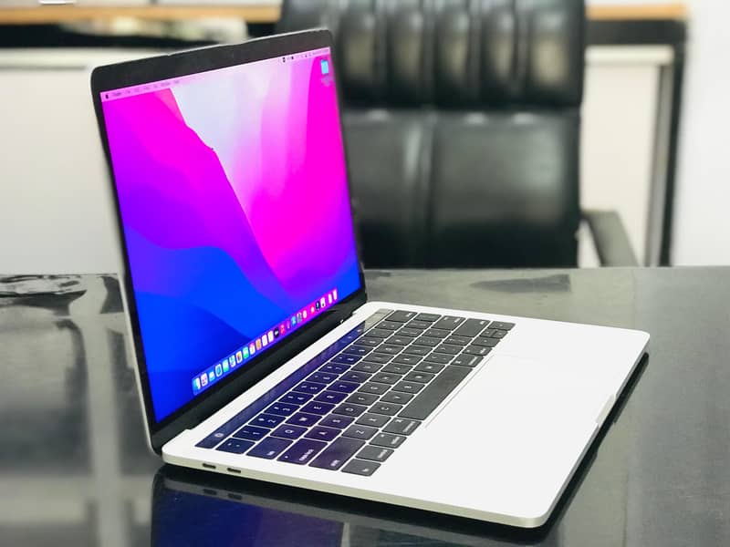 APPLE MACBOOK PRO 2015 16/256  2GB GC 15" DISPLAY 2