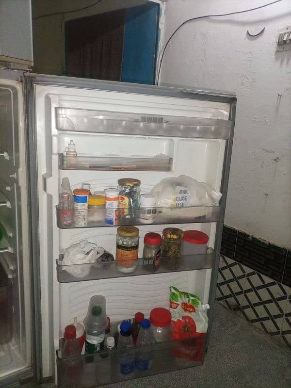 Dawlance Jumbo Size Refrigerator With Lush Condition 0