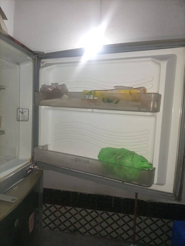 Dawlance Jumbo Size Refrigerator With Lush Condition 1