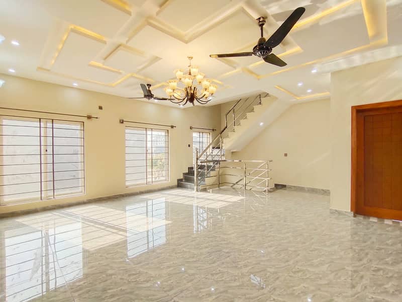 Luxurious 10 Marla House for Sale in Citi Housing Jhelum! 6