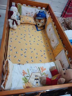 Baby crib/ Toddler bed convertable