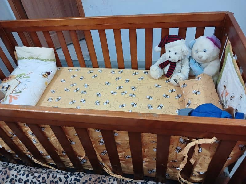 Baby crib/ Toddler bed convertable 1