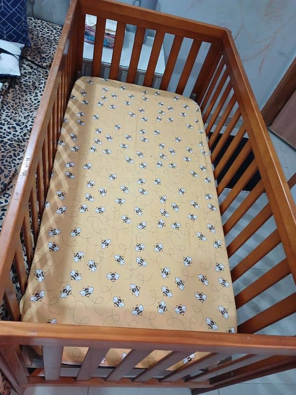 Baby crib/ Toddler bed convertable 18