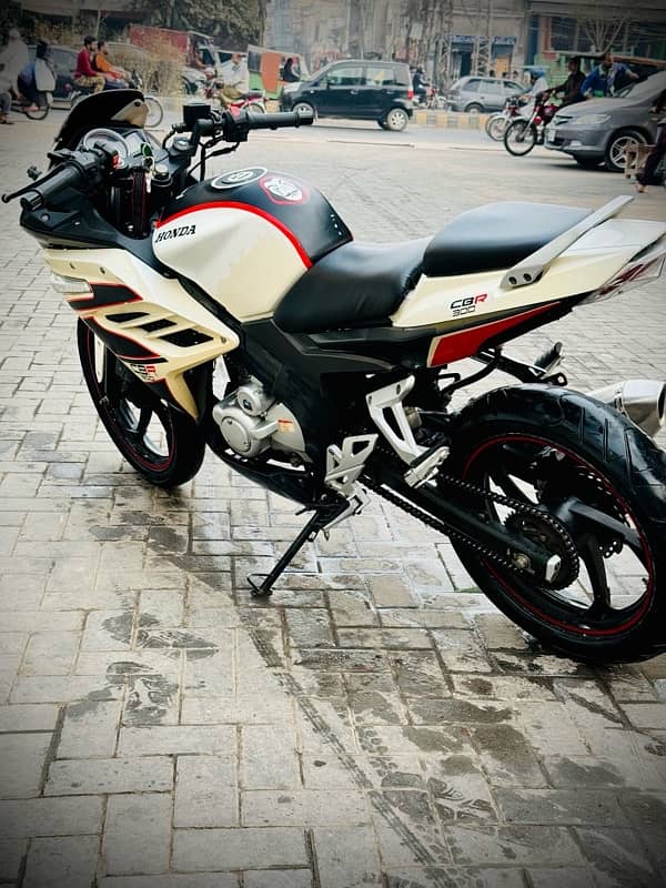 Sports bike 200cc 1