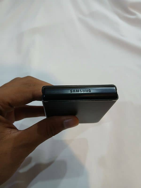 Samsung flip 3 ram 8 storage 256gb 2