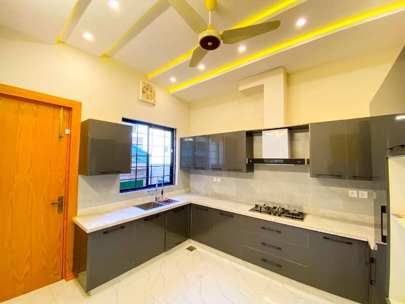 Stylish 7 Marla House for Sale in Citi Housing Jhelum! 30