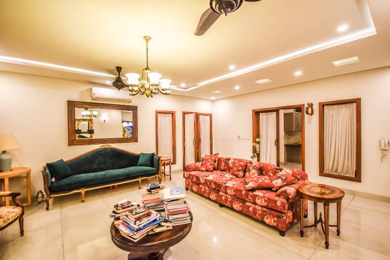 01 Kanal Slightly Used Well Maintained Like Brand New Most Elegant Bungalow For Sale In DHA Phase-6 Near To Park 9