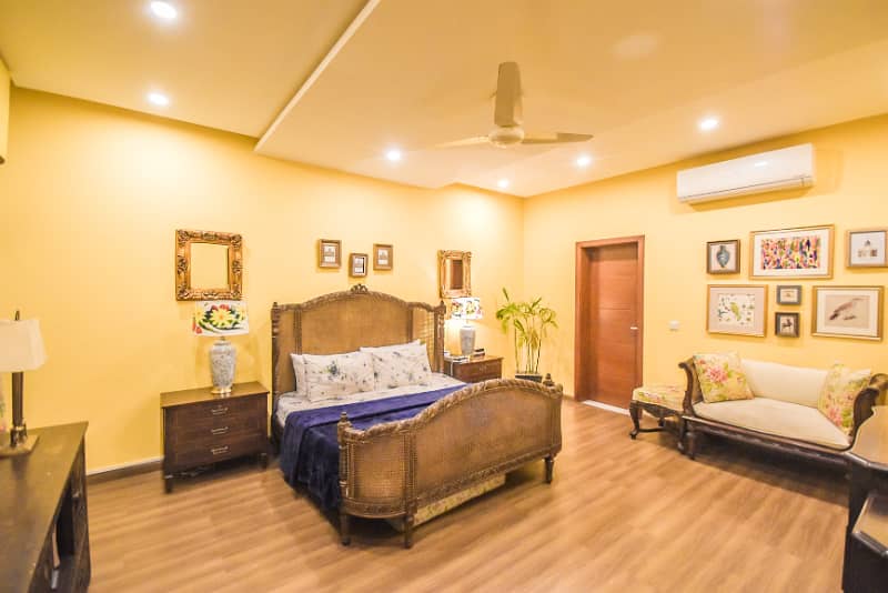 01 Kanal Slightly Used Well Maintained Like Brand New Most Elegant Bungalow For Sale In DHA Phase-6 Near To Park 26