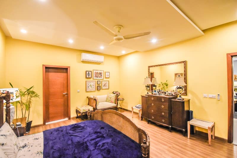 01 Kanal Slightly Used Well Maintained Like Brand New Most Elegant Bungalow For Sale In DHA Phase-6 Near To Park 27