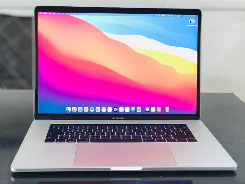 APPLE MACBOOK  PRO 2019  CI7 16/256 4GB GC 0