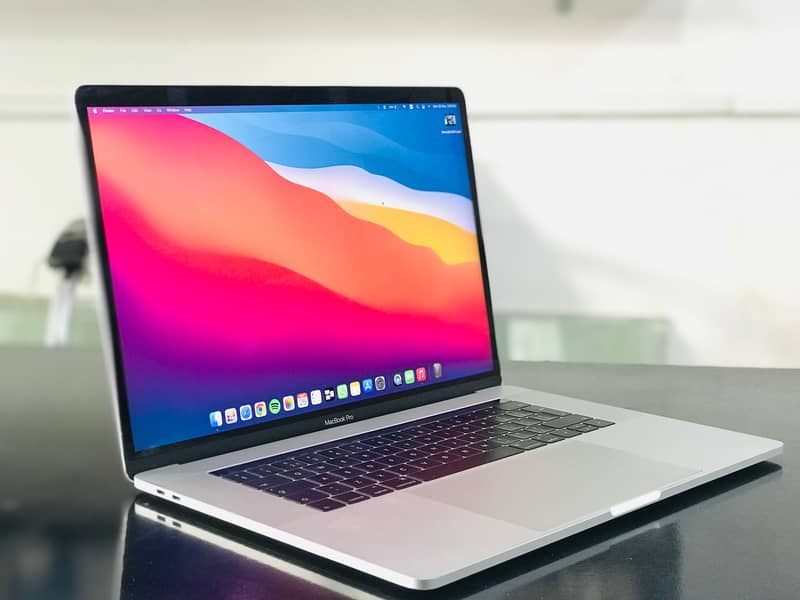 APPLE MACBOOK  PRO 2019  CI7 16/256 4GB GC 1