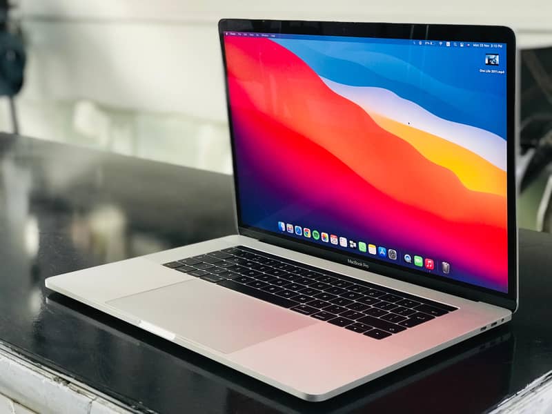 APPLE MACBOOK  PRO 2019  CI7 16/256 4GB GC 2