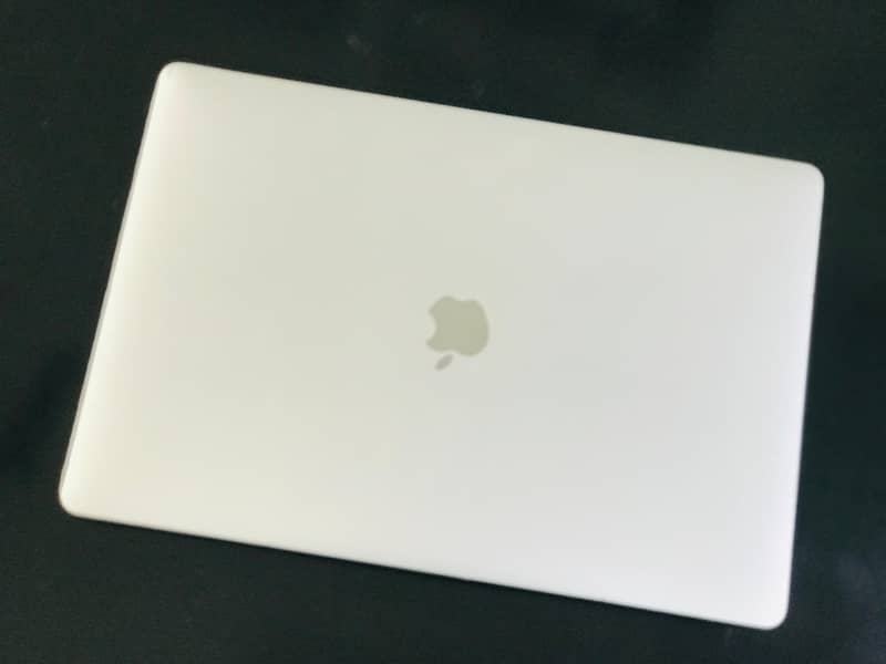 APPLE MACBOOK  PRO 2019  CI7 16/256 4GB GC 3