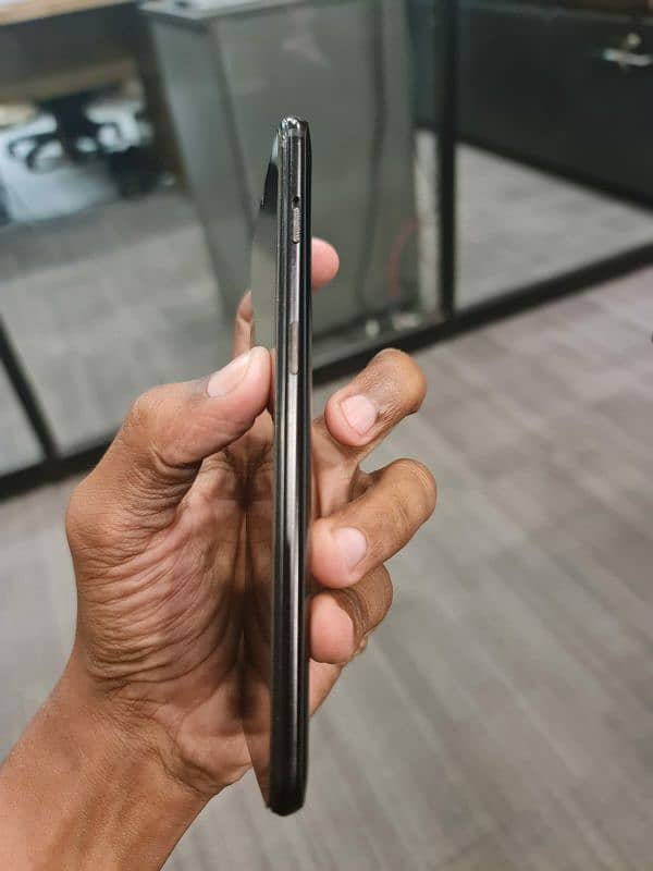 One plus 6T (8Gb Ram & 128 GB Rom) 7