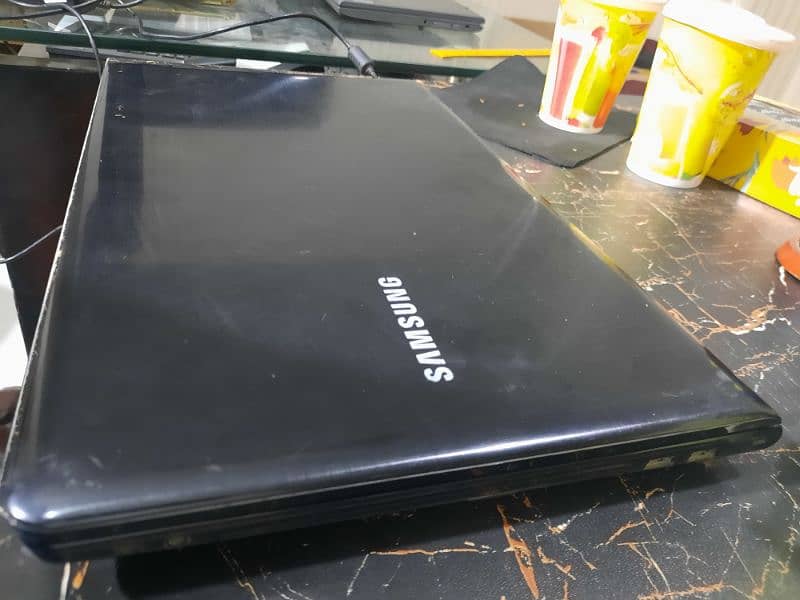 Samsung 4gb /300 gb Laptop 2