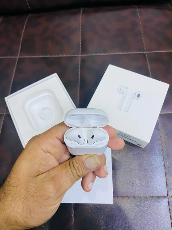 Apple Airpods 2 (Second Genration) 0