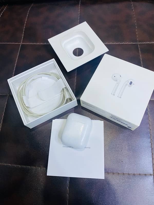 Apple Airpods 2 (Second Genration) 1