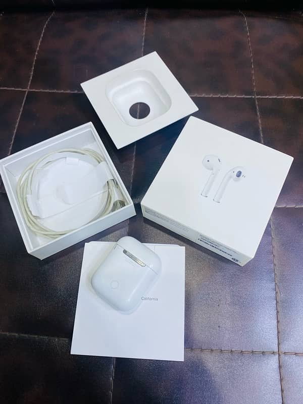 Apple Airpods 2 (Second Genration) 2