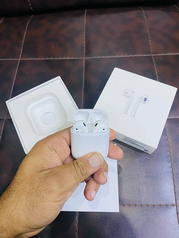 Apple Airpods 2 (Second Genration) 3