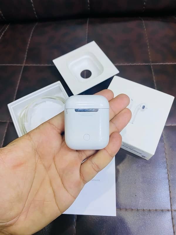 Apple Airpods 2 (Second Genration) 4