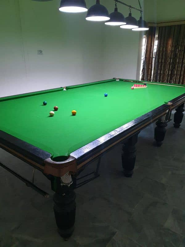 Snooker table with sticks 1