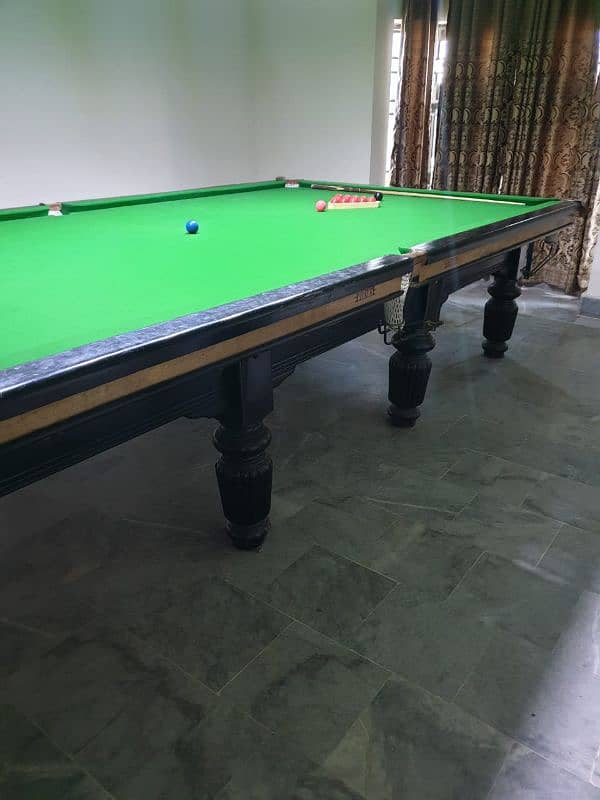 Snooker table with sticks 2