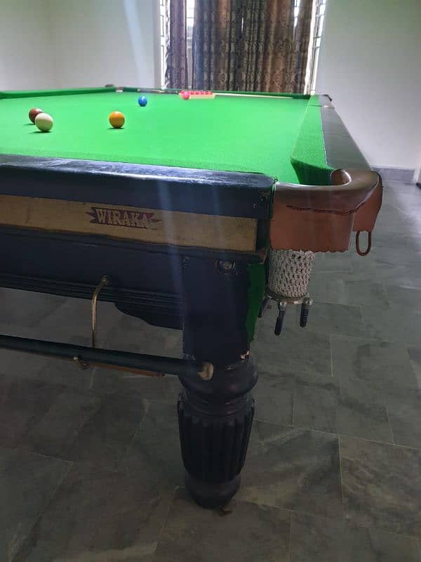 Snooker table with sticks 4