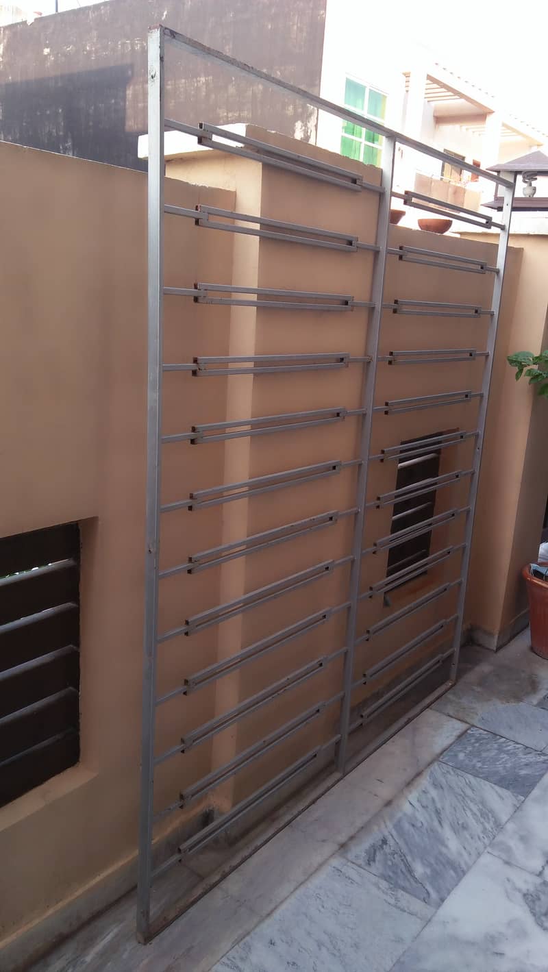 2 iron grills for sale in good quality 3