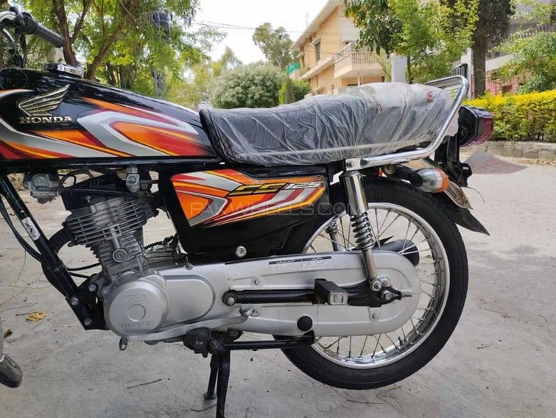 Description lazmi pharyn  honda 125 1