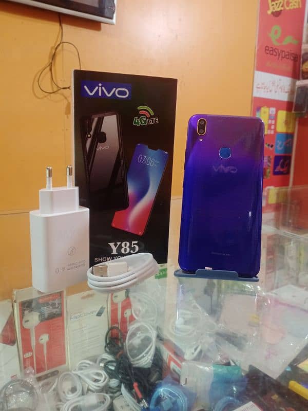 vivo y85 (4/64) ram full new with box and charger lush condition 10/10 1