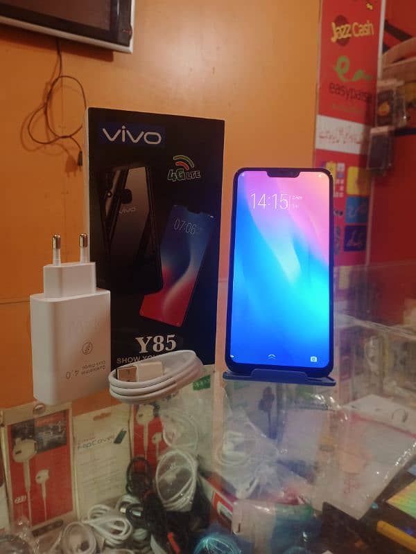 vivo y85 (4/64) ram full new with box and charger lush condition 10/10 2