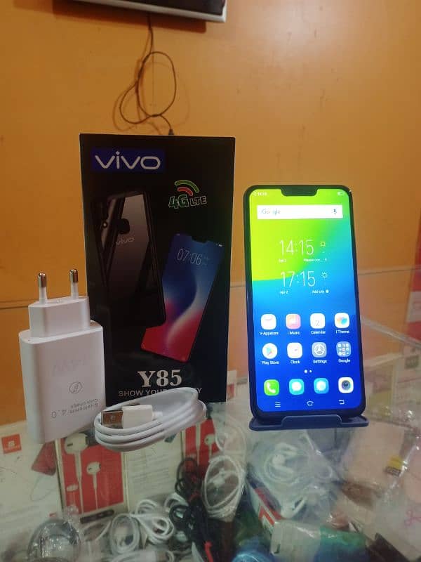 vivo y85 (4/64) ram full new with box and charger lush condition 10/10 4