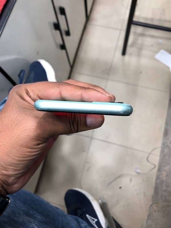 iphone 11 128gb non pta 4