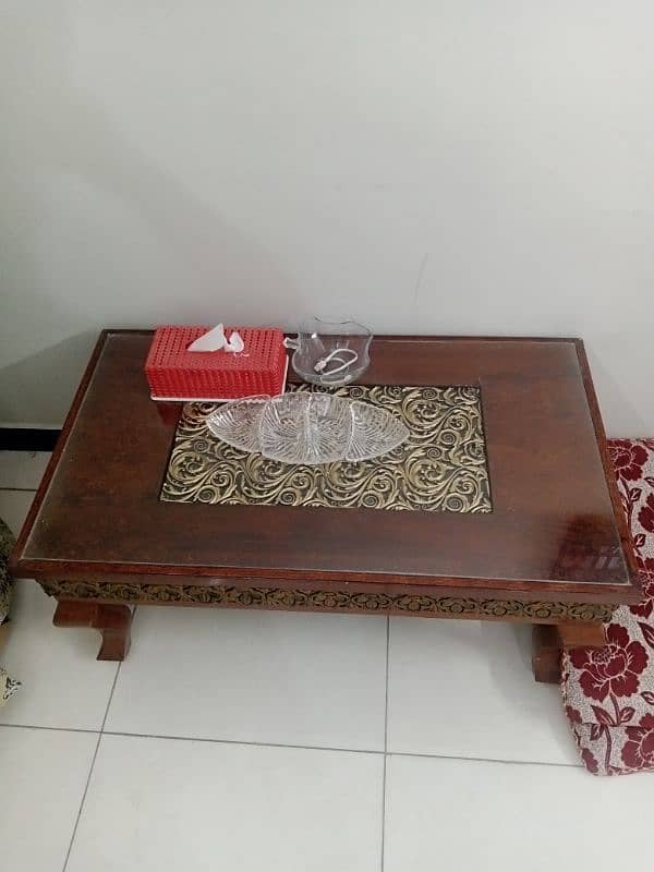 Scratchless CenterTable With Glass 1