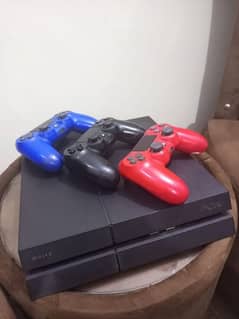 PLAY STATION 4(PS4) WITH 3 ORIGINAL CONTROLLERS