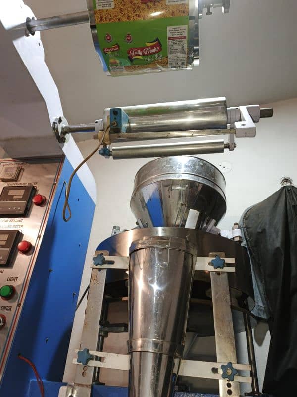 Auto Packing Machine For Surf Salt Rice Spices Nimko Slanty  etc 2